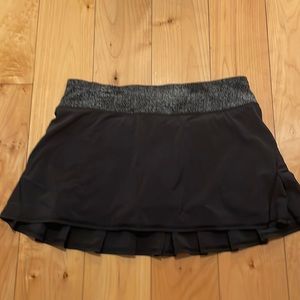 Women’s black and gray lululemon skirt size 8